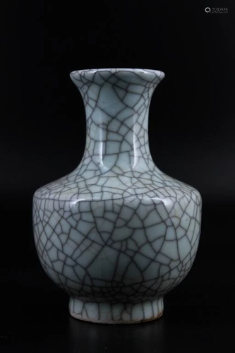 Song Porcelain Guanyao Vase