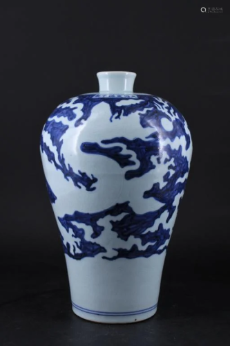 Chinese Ming Porcelain Blue&White Dragon Vase