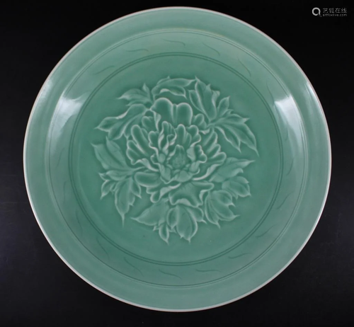 Large Chinese Qing Porcelain LongQuan Flower Plate