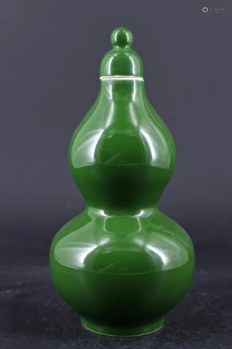 Qing Porcelain Green Glaze Gourd Vase
