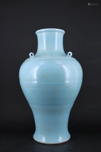 Large Chinese Qing Porcelain Vase