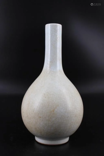 Ming Porcelain White Crackle Vase