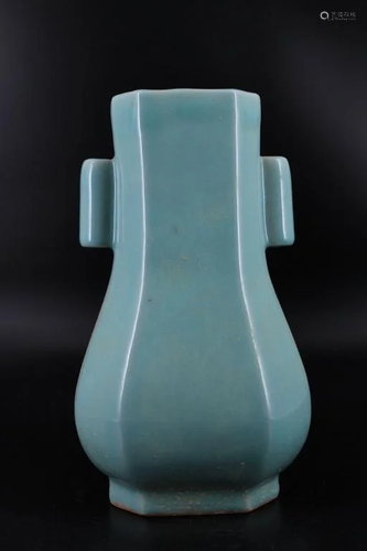 Song Porcelain Ruyao Vase