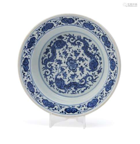 A Chinese blue and white 'Dragon' basin