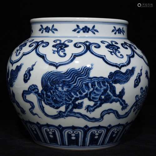 A Chinese Porcelain Blue&White Lion Pattern Jar