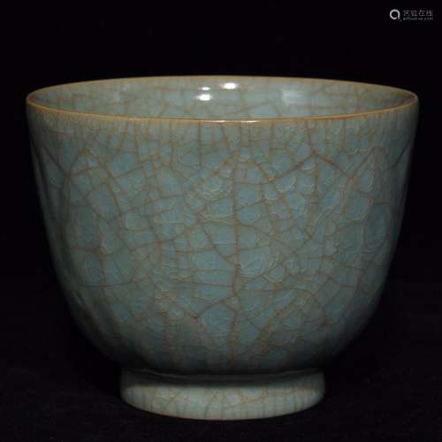 A Chinese Porcelain Ru Kiln Bowl