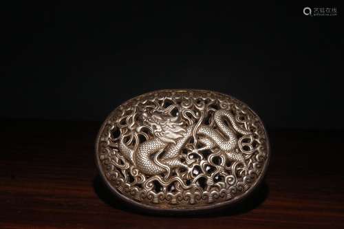 A Chinese Silver Dragon Pattern Belt Buckle