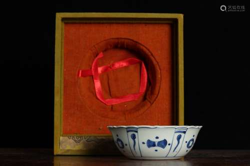 A Chinese Porcelain Blue&White Floral Bowl