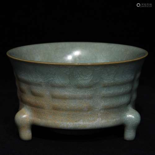 A Chinese Porcelain Ru Kiln Censer