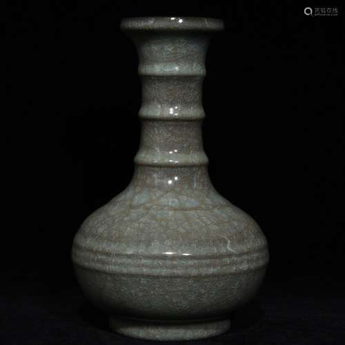 A Chinese Porcelain Guan Kiln Vase