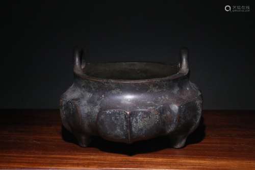 A Chinese Bronze Censer