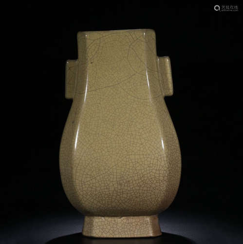 A Chinese Imitation Ge Glaze Porcelain Vase