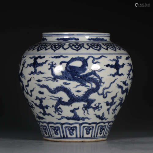 A Chinese Blue and White Dragon Pattern Porcelain Jar