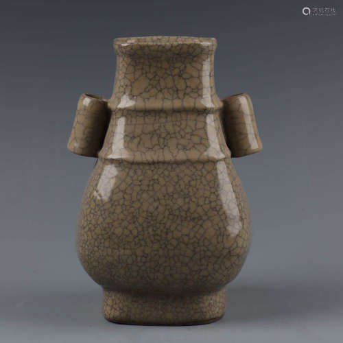 A Chinese Official Kiln Porcelain Vase