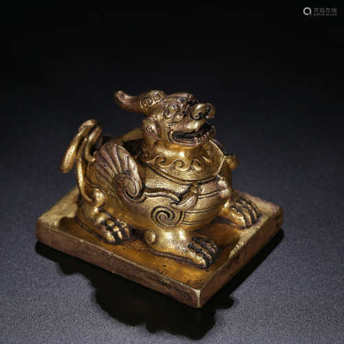 A Chinese Gild Bronze Square Seal