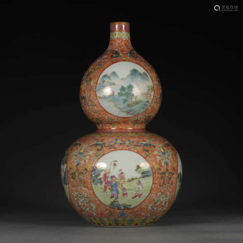 A Chinese Famille Rose Floral Figure Painted Porcelain Gourd-shaped Vase