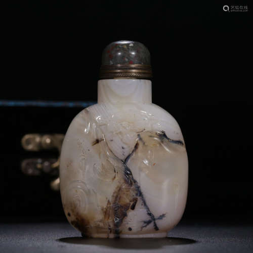 A Chinese squirrel Pattern Agate Snuff Bottle
