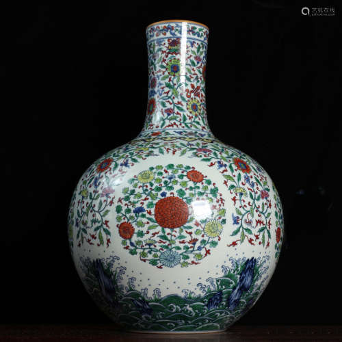 A Chinese Clashingcolor Twining chrysanthemum Pattern Porcelain Vase