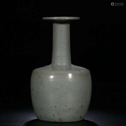 A Chinese Ru Kiln Porcelain Vase