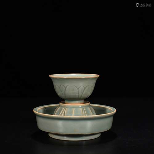 A Chinese Yue Kiln celadon Floral Carved Porcelain Cup Saucer