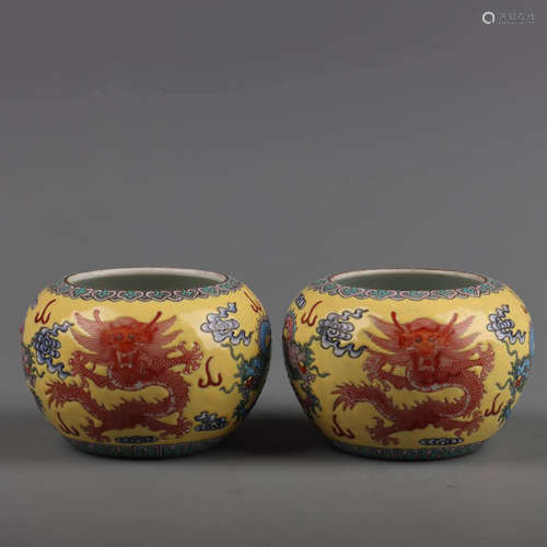 A Chinese Enamel Dragon Pattern Porcelain Jar