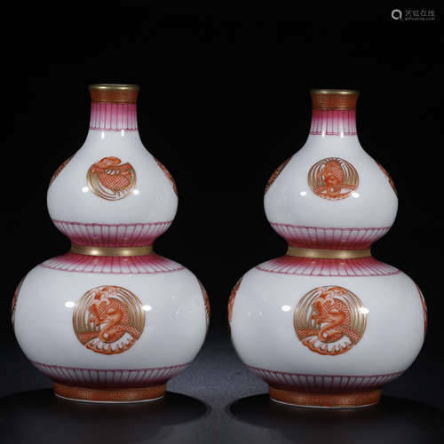 A Pair of Chinese Carmine Iron Red Gild Porcelain Gourd-shaped Vase