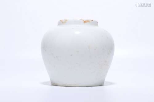 Chinese Ming Dynasty White Glazed Porcelain Jar