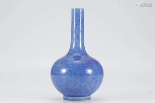 Qing Kangxi blue glaze sky ball bottle