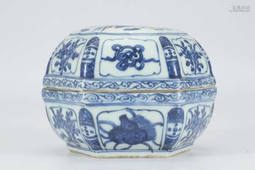 Ming Wanli blue and white eight treasures dragon design six square cover box