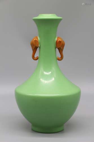 Qing Dynasty  green glaze double elephant head eared bottle