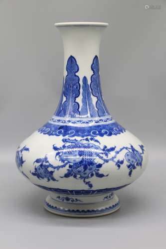 Qing Dynasty Qianlong year's official kiln  blue and white three patterns water chestnut flat appreciation bottle