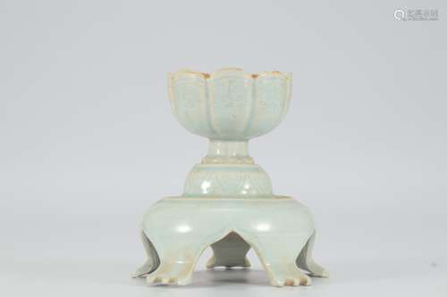 Songlongquan candlestick with lotus petals