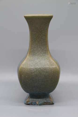 Qing Dynasty  Ge glaze square vase