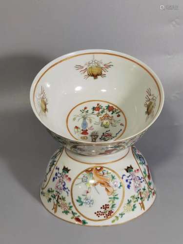A pair of famille rose bowl