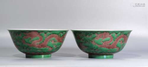 A pair of official bowls decorated with green glaze and purple dragon pattern