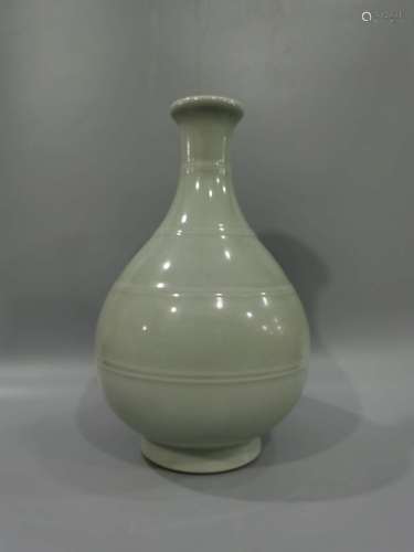 Spring vase with string pattern of bean green glaze