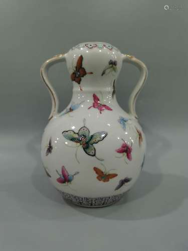 Gourd bottle with butterfly pattern