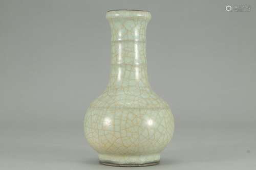 Ge glazed vase