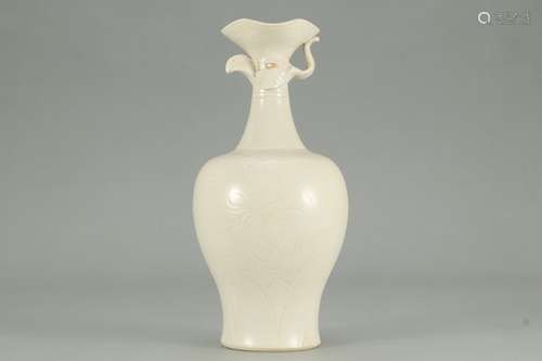 Song Dynasty white glazed chicken head pot