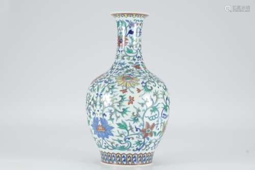 Qianlong Fighting colors Tianqiu vase of Qing Dynasty