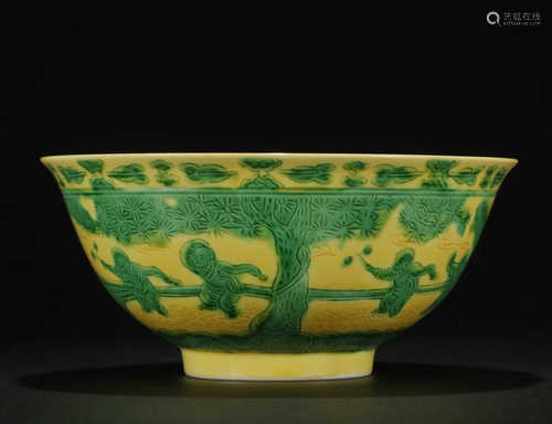 A YELLOW GLZAE CHARACTER BOWL