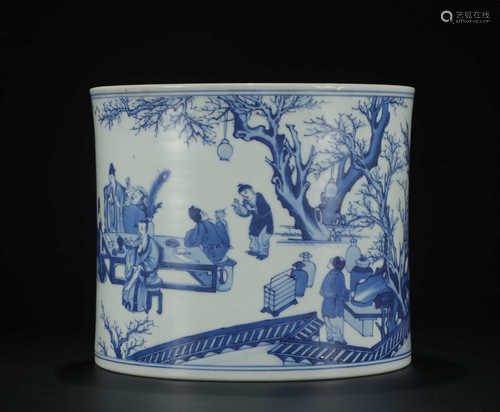 A BLUE AND WHITE PEN CONTAINER PAINTED WITH CHARACTERS