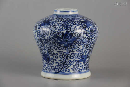Tianzi pot decorated with blue and white lotus flower patterns