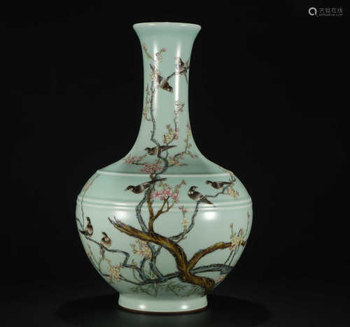 A POWDER ENAMEL BOTTLE WITH FLOWER AND BIRD PATTERNS