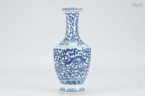 Qingqianlong blue and white dragon vase