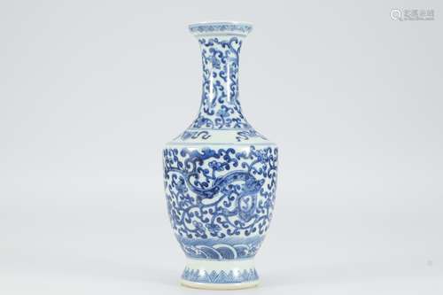 Qingqianlong blue and white dragon vase