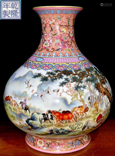 A FAMILLE ROSE GLAZE HORSE PATTERN VASE