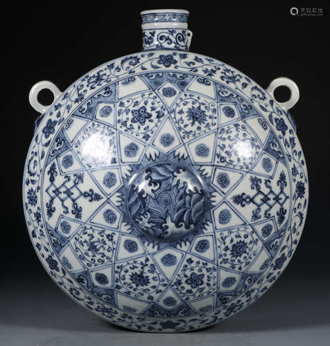 A BLUE&WHITE GLAZE FLOWER PATTERN FLAT VASE