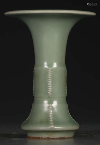 A LONGQUAN YAO GLAZE VASE