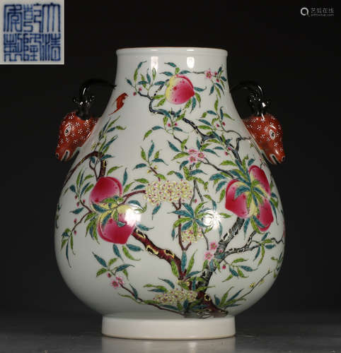 A FAMILLE ROSE GLAZE AUSPICIOUS PATTERN VASE